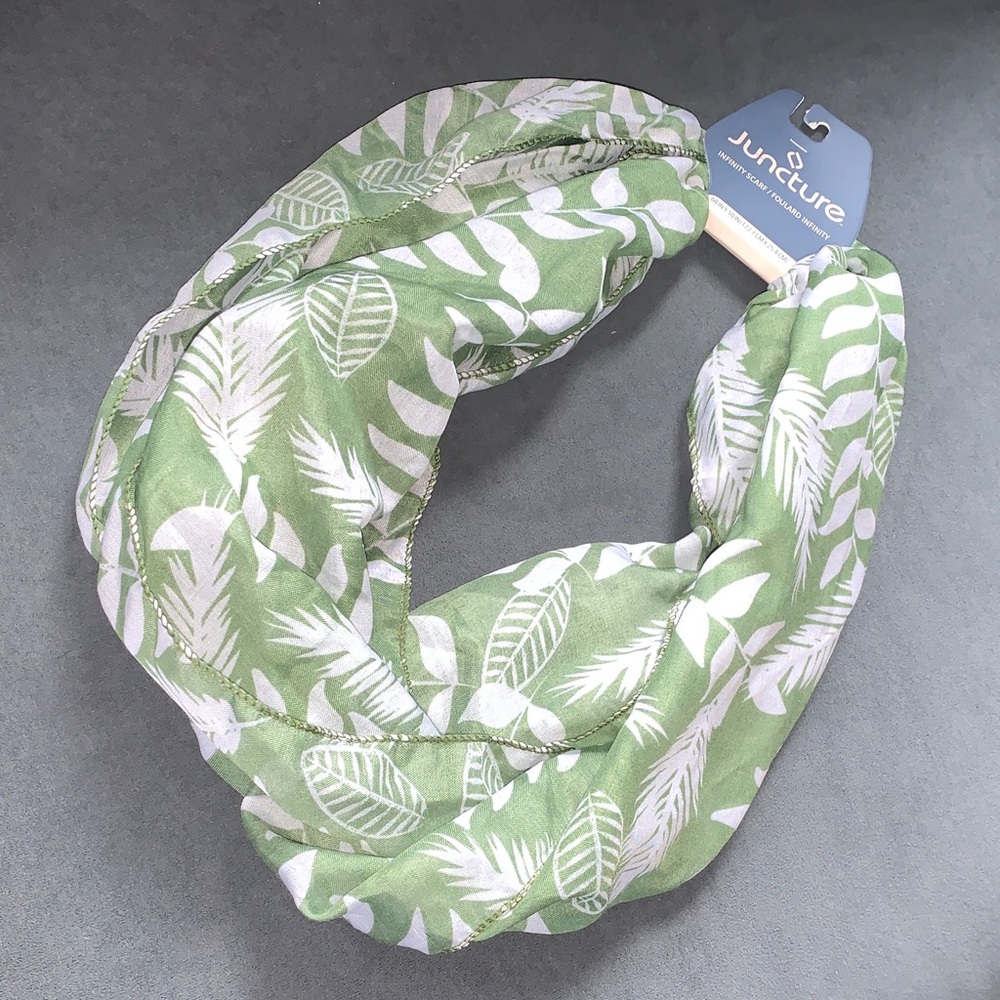 Juncture Leaf Pattern Infinity Scarf